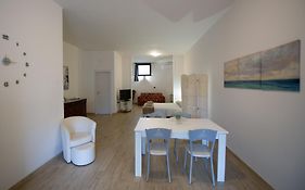 Intero Alloggio, Binario 18